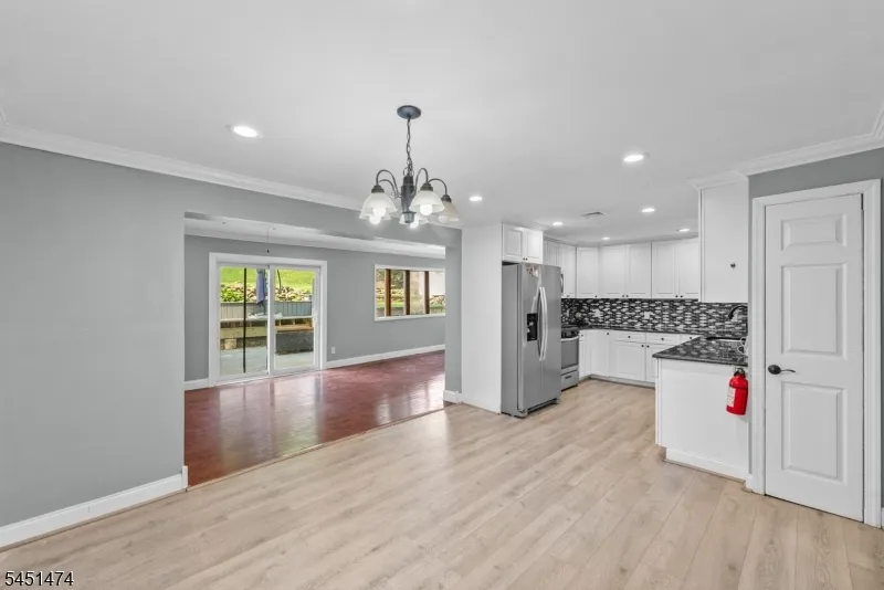 20 Shawnee Rd Hopatcong, NJ 07843