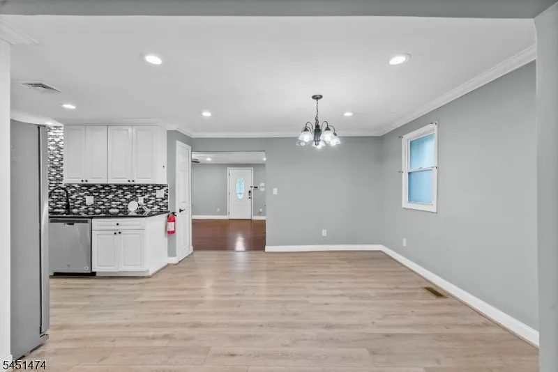 20 Shawnee Rd Hopatcong, NJ 07843