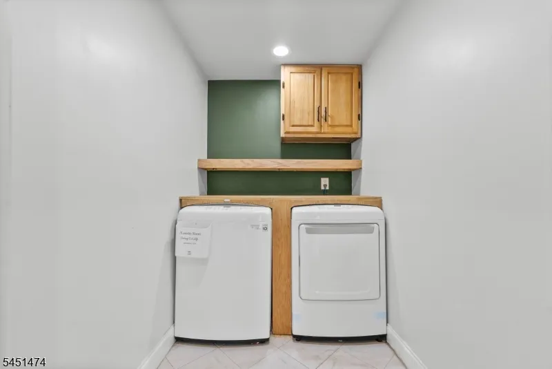 20 Shawnee Rd Hopatcong, NJ 07843