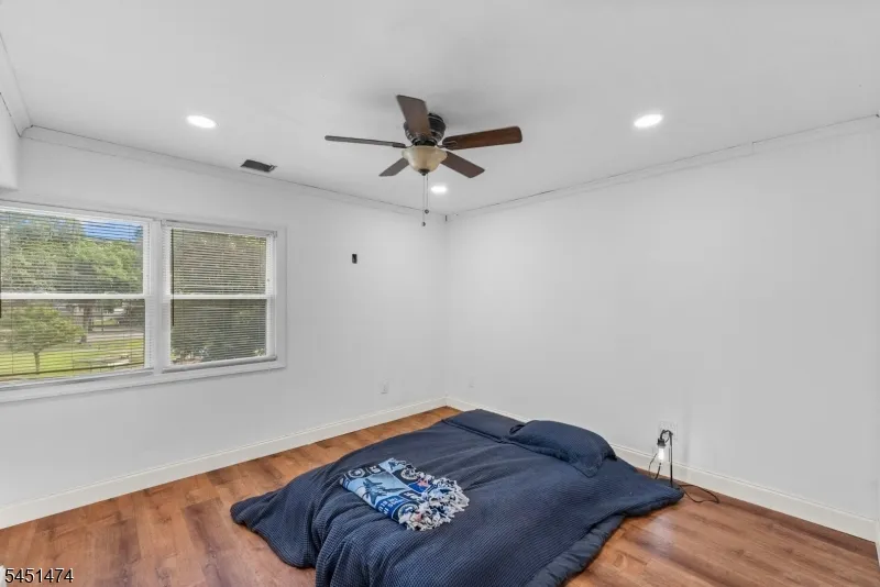 20 Shawnee Rd Hopatcong, NJ 07843