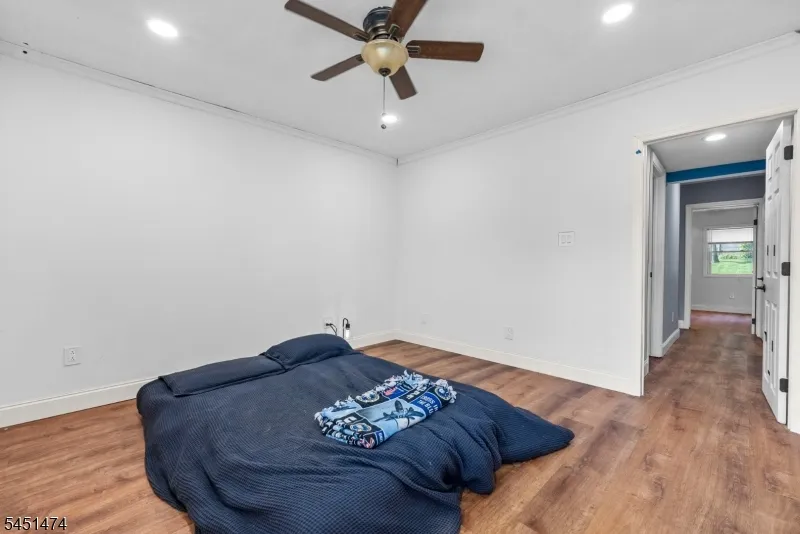 20 Shawnee Rd Hopatcong, NJ 07843