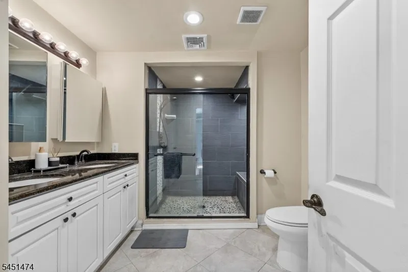 20 Shawnee Rd Hopatcong, NJ 07843