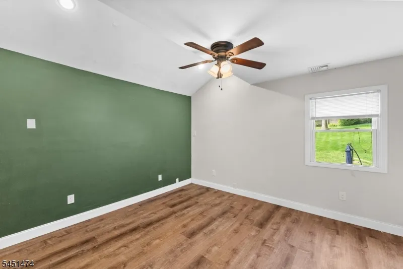 20 Shawnee Rd Hopatcong, NJ 07843