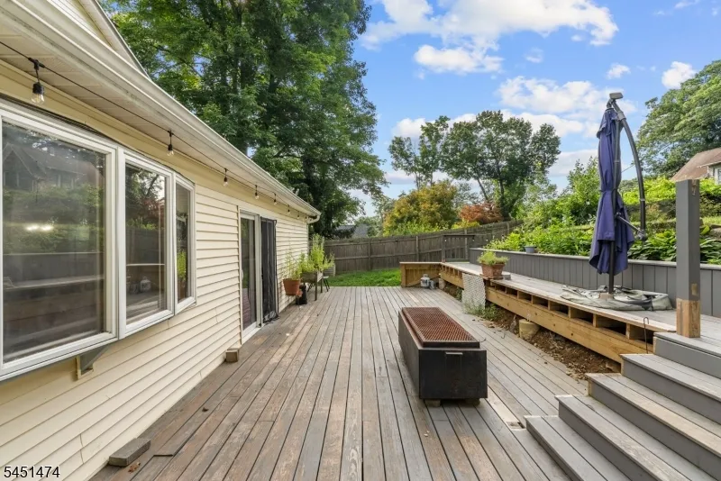 20 Shawnee Rd Hopatcong, NJ 07843