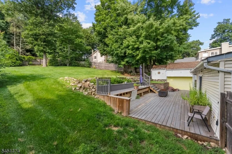 20 Shawnee Rd Hopatcong, NJ 07843