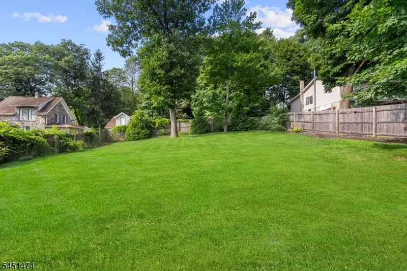 20 Shawnee Rd Hopatcong, NJ 07843