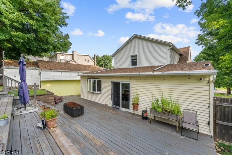 20 Shawnee Rd Hopatcong, NJ 07843