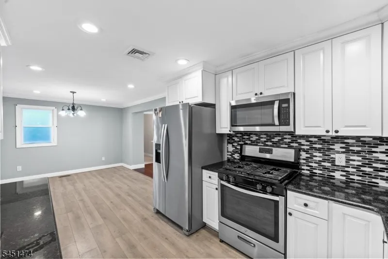 20 Shawnee Rd Hopatcong, NJ 07843