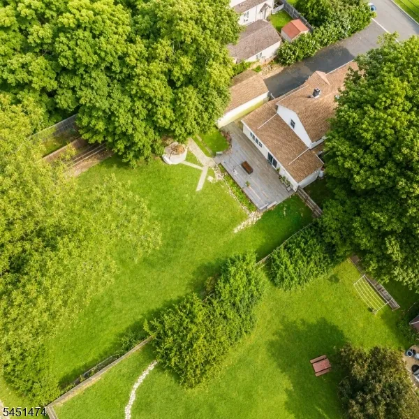 20 Shawnee Rd Hopatcong, NJ 07843
