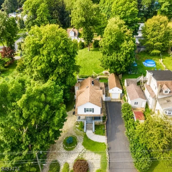 20 Shawnee Rd Hopatcong, NJ 07843