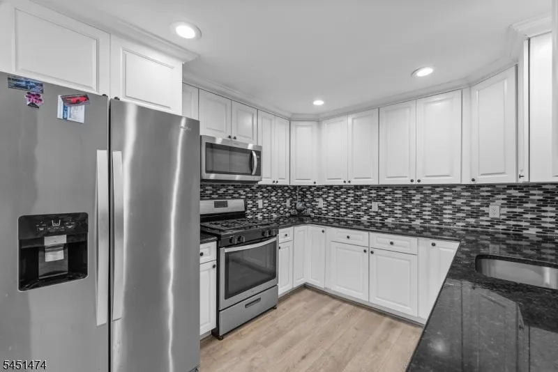 20 Shawnee Rd Hopatcong, NJ 07843