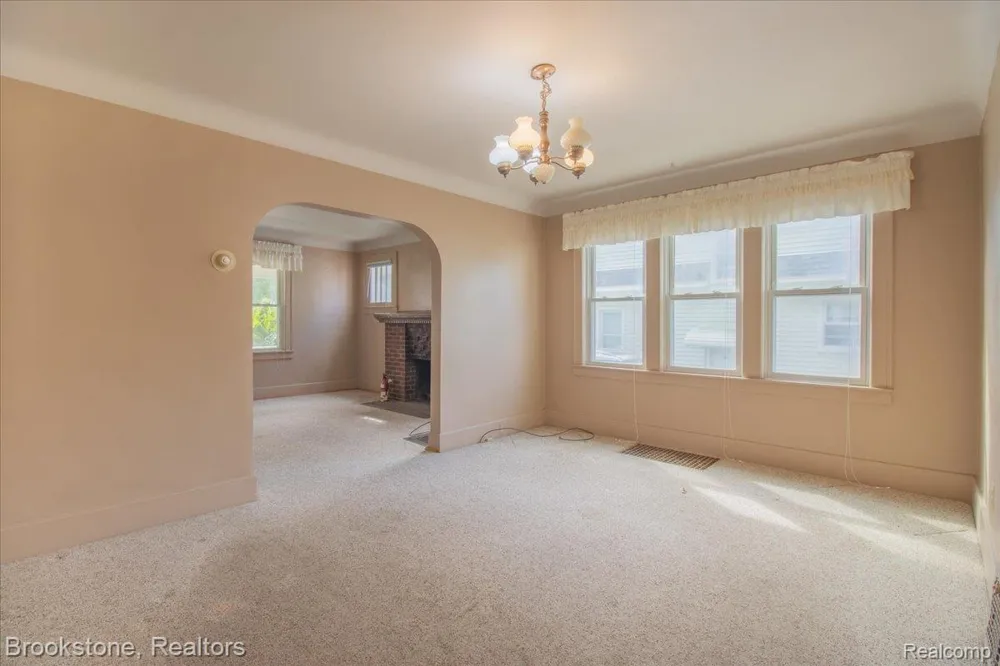 511 Woodcrest Drive Royal Oak City, MI 48067