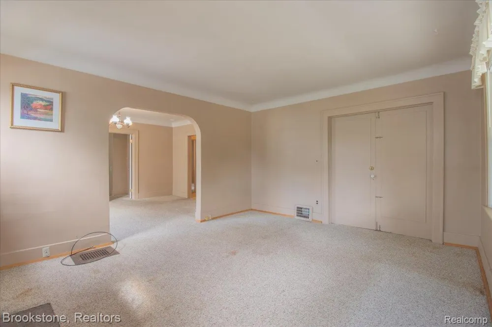 511 Woodcrest Drive Royal Oak City, MI 48067