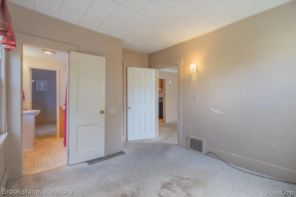 511 Woodcrest Drive Royal Oak City, MI 48067