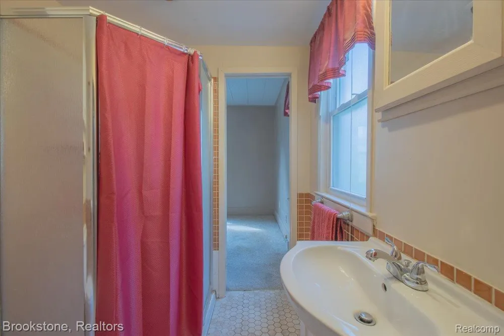 511 Woodcrest Drive Royal Oak City, MI 48067