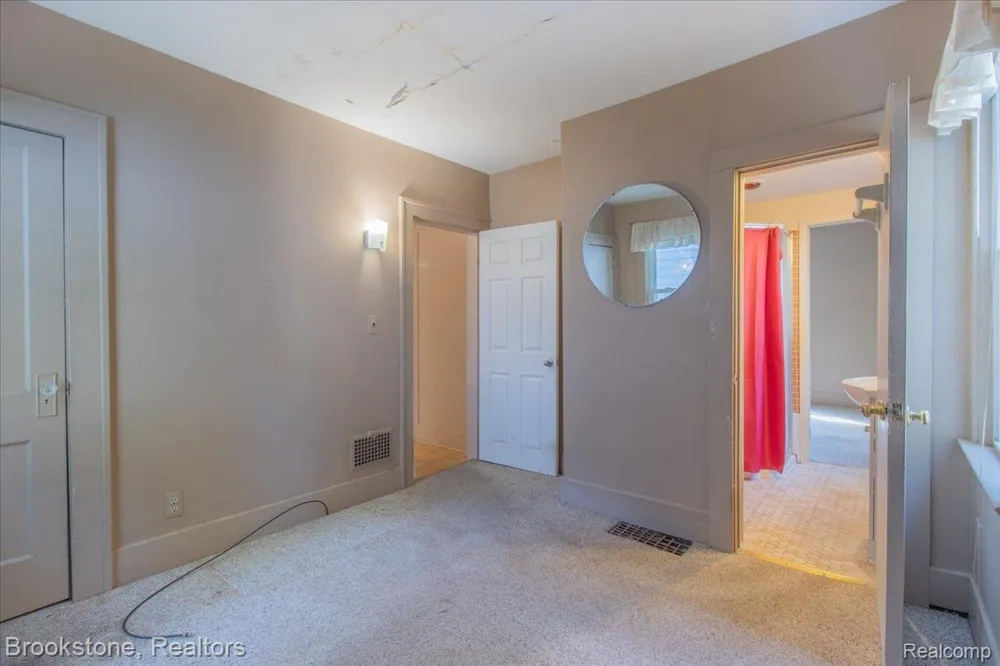 511 Woodcrest Drive Royal Oak City, MI 48067