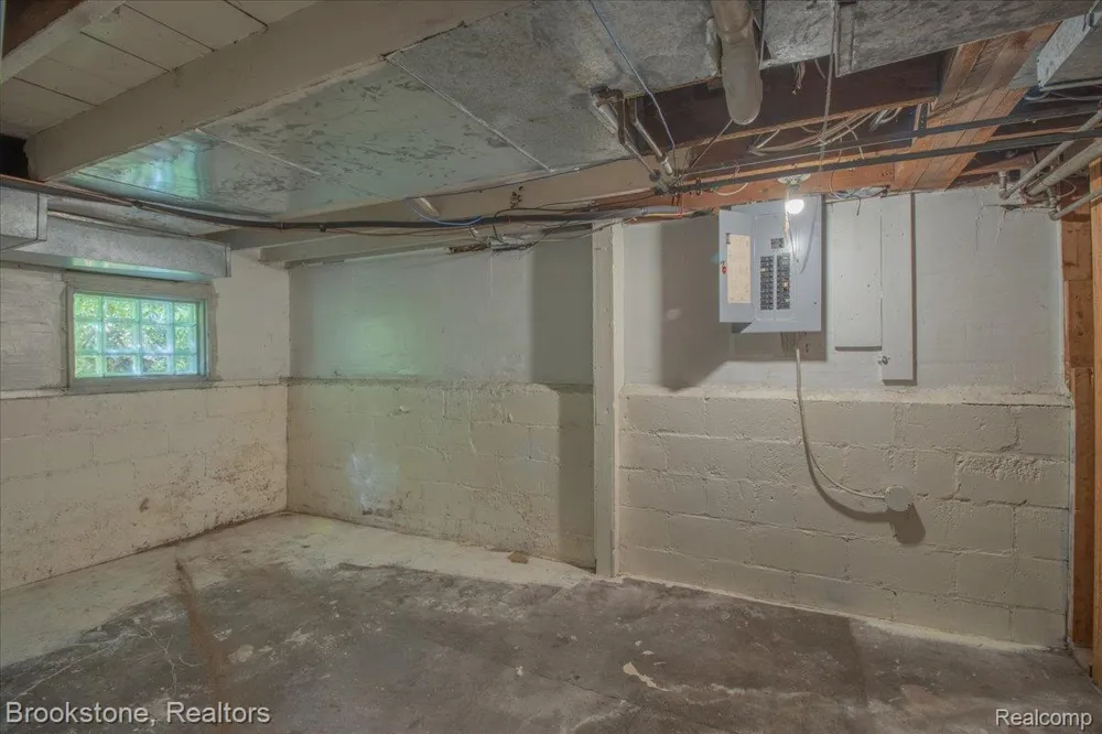 511 Woodcrest Drive Royal Oak City, MI 48067