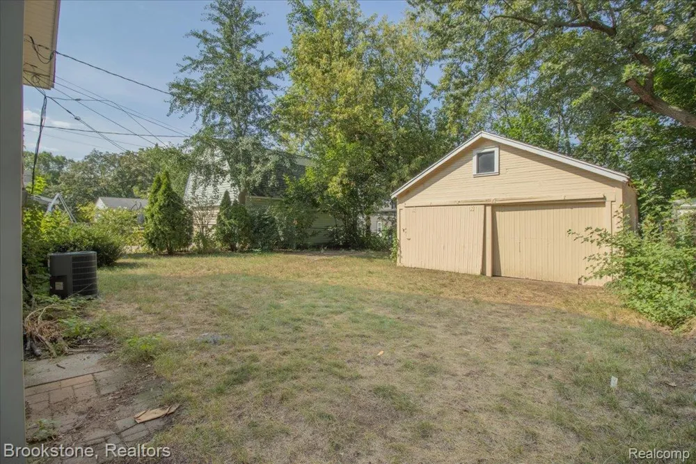 511 Woodcrest Drive Royal Oak City, MI 48067