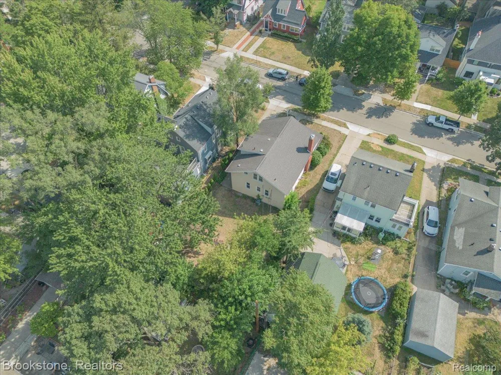 511 Woodcrest Drive Royal Oak City, MI 48067