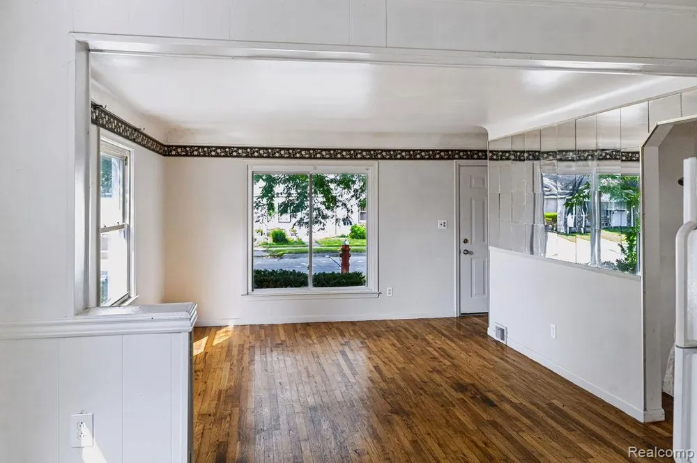 27114 Baldwin Avenue Warren City, MI 48092