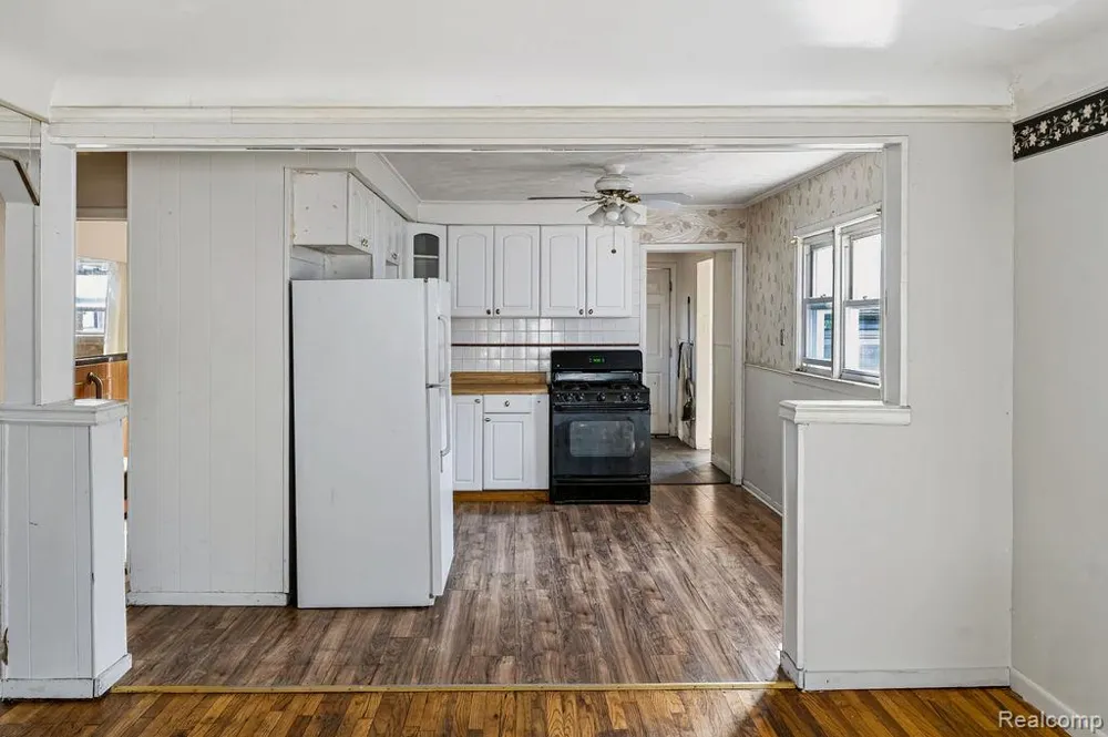 27114 Baldwin Avenue Warren City, MI 48092