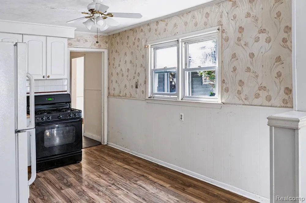 27114 Baldwin Avenue Warren City, MI 48092