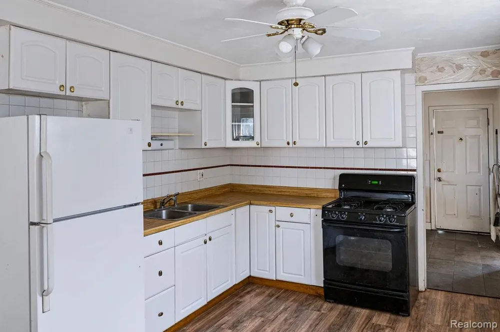 27114 Baldwin Avenue Warren City, MI 48092