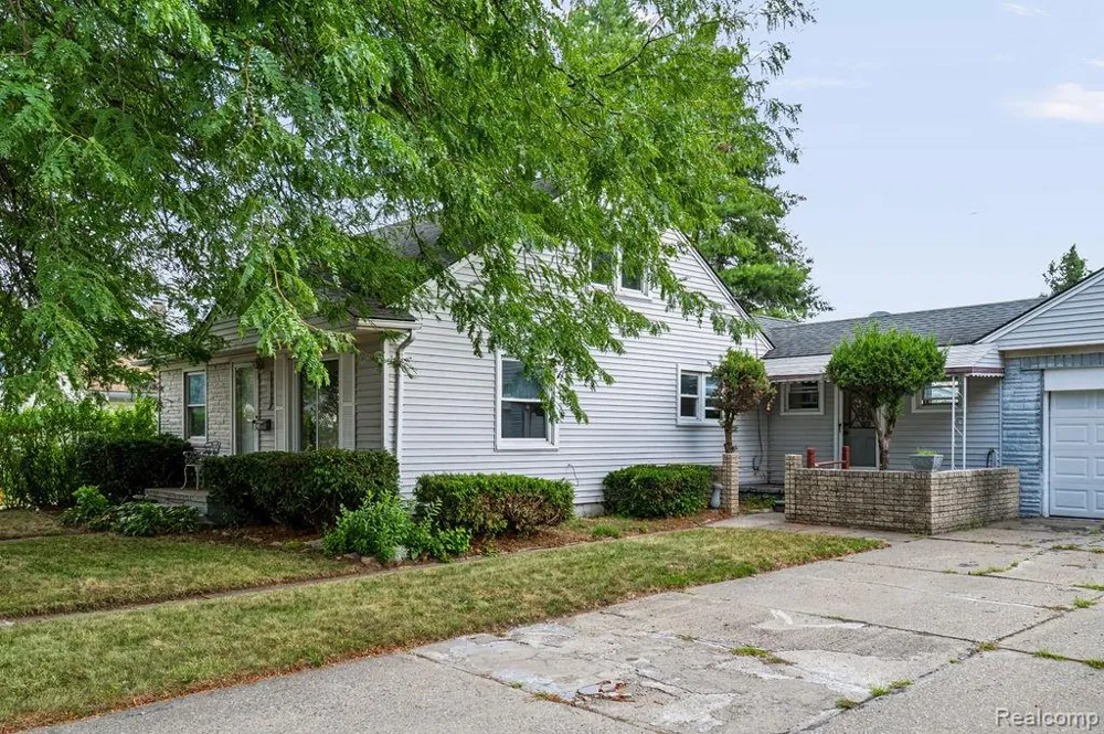 27114 Baldwin Avenue Warren City, MI 48092