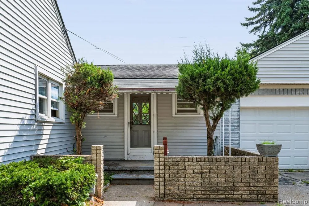 27114 Baldwin Avenue Warren City, MI 48092