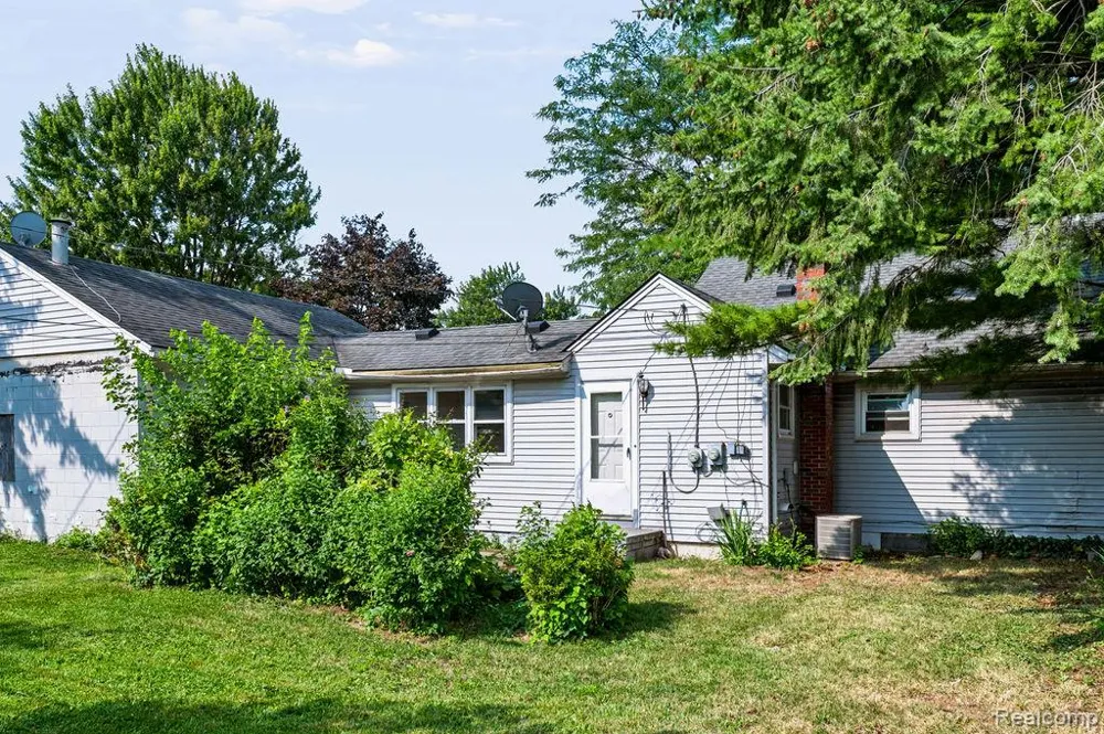 27114 Baldwin Avenue Warren City, MI 48092