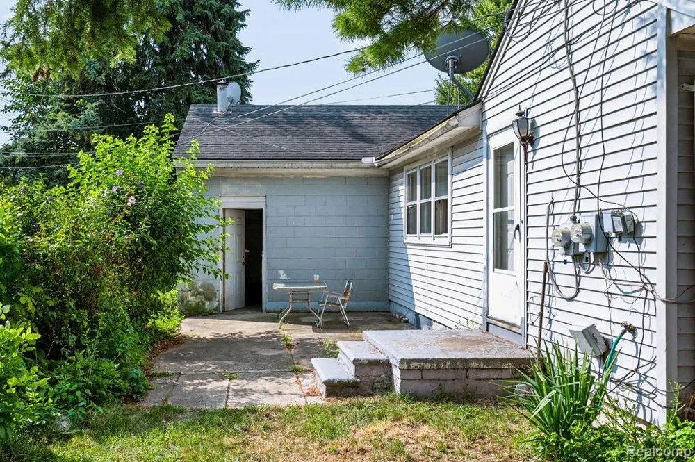27114 Baldwin Avenue Warren City, MI 48092