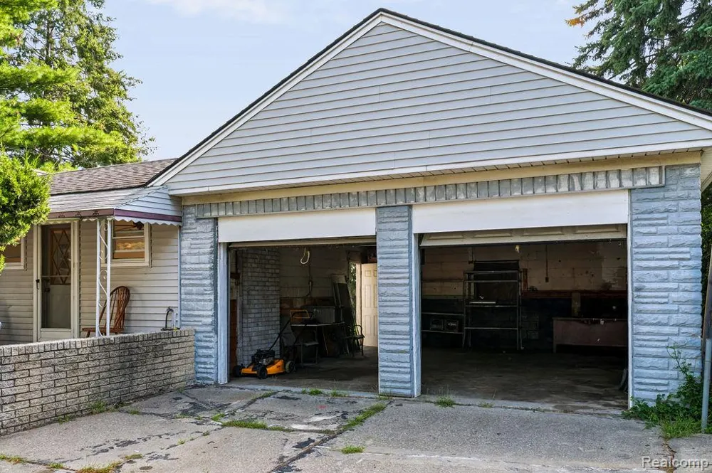 27114 Baldwin Avenue Warren City, MI 48092
