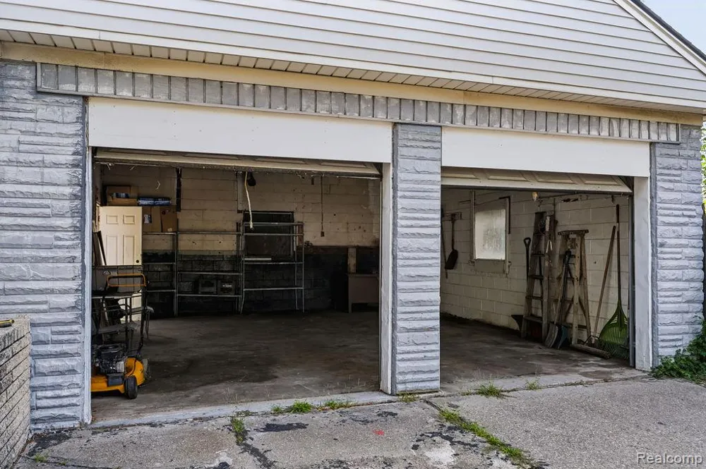 27114 Baldwin Avenue Warren City, MI 48092