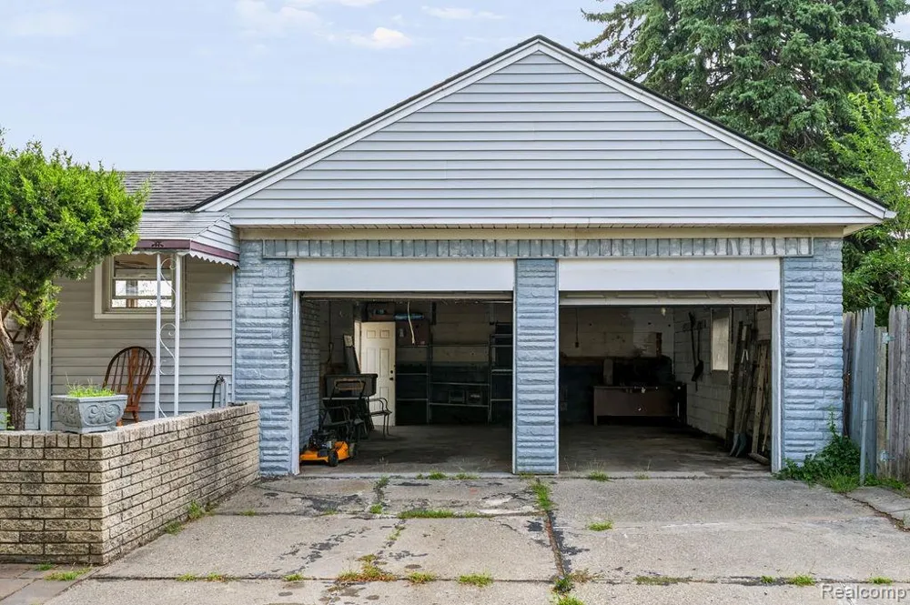 27114 Baldwin Avenue Warren City, MI 48092