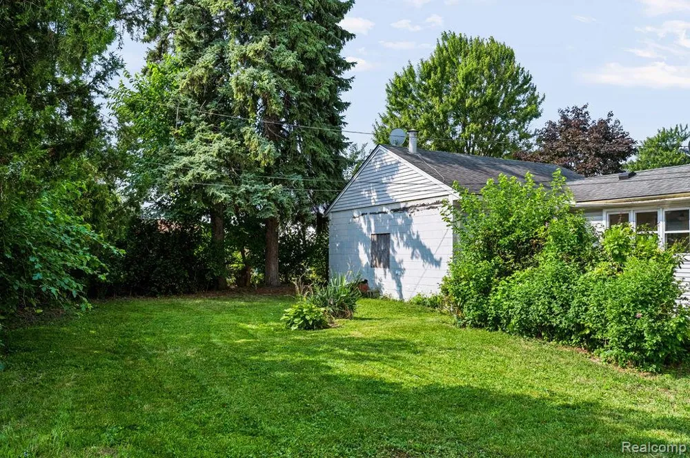 27114 Baldwin Avenue Warren City, MI 48092