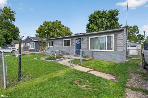 107 E Naldrette Street