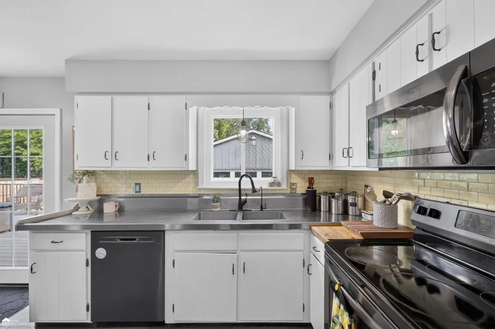 107 E Naldrette Street Durand City, MI 48429