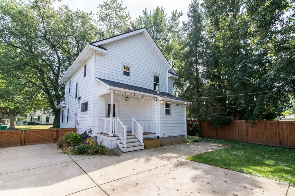 323 Lewis Street Saline City, MI 48176