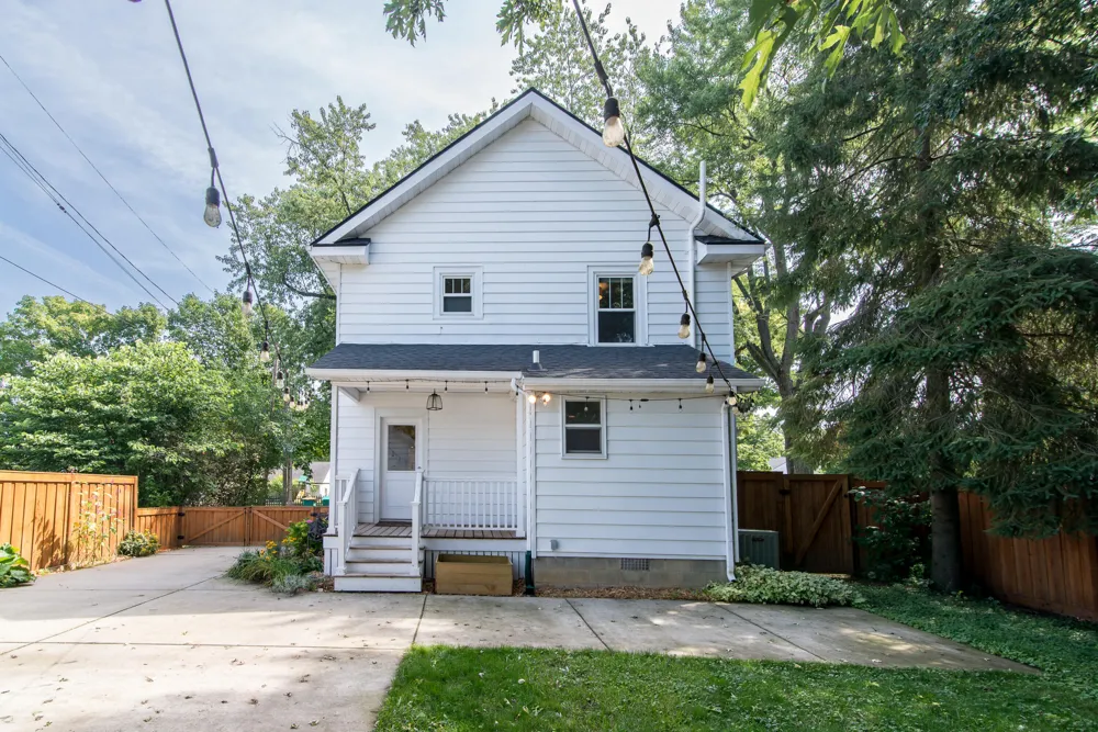323 Lewis Street Saline City, MI 48176