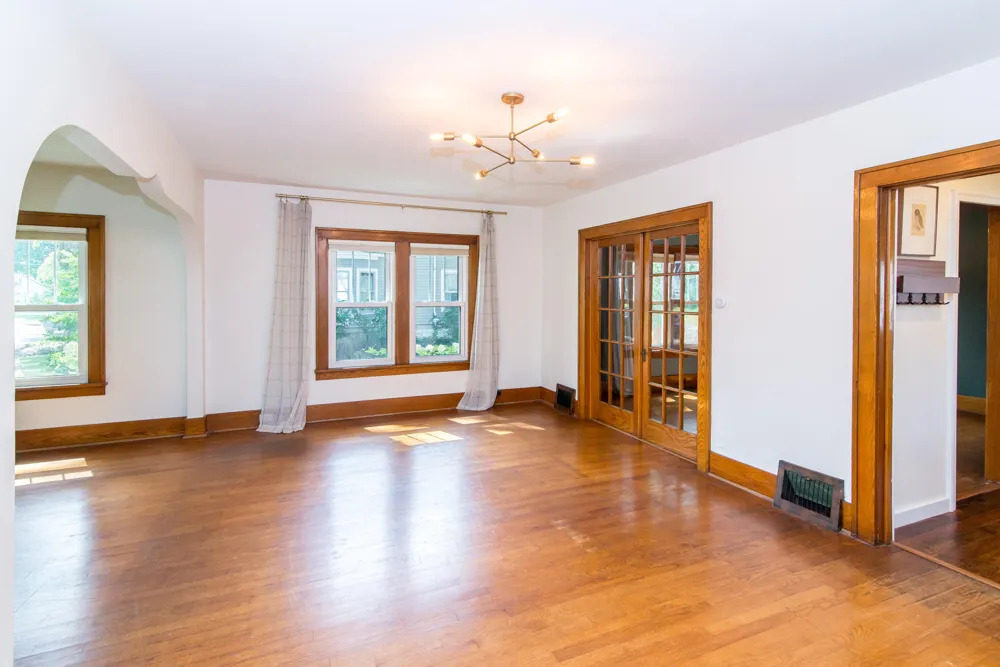 323 Lewis Street Saline City, MI 48176
