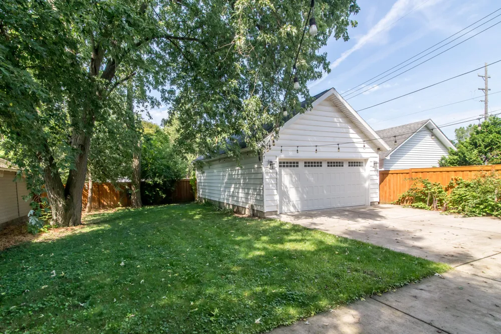 323 Lewis Street Saline City, MI 48176