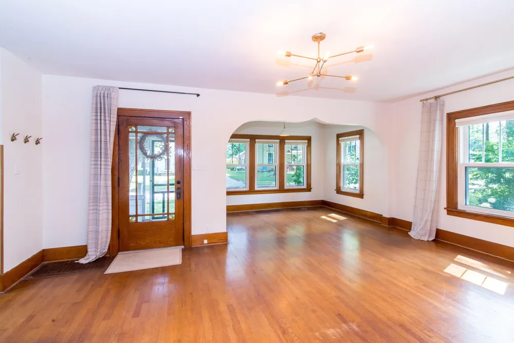 323 Lewis Street Saline City, MI 48176