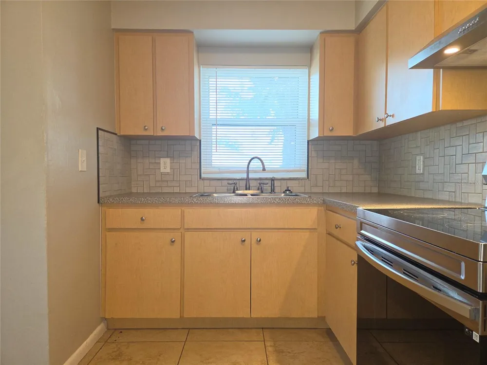2410 W CYPRESS STREET #B Tampa, FL 33609