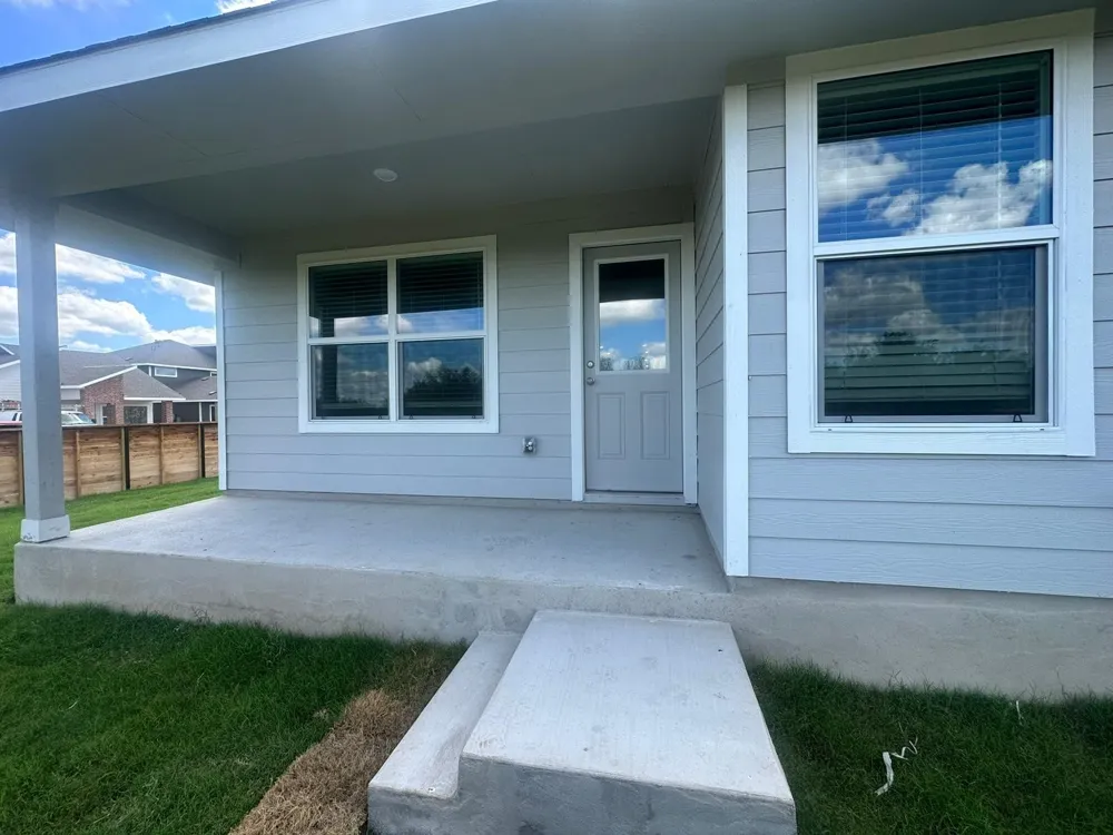 100 Tofalla Kyle, TX 78640