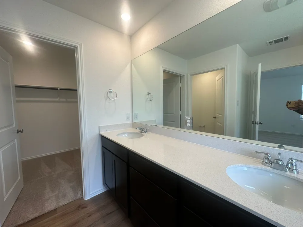 100 Tofalla Kyle, TX 78640