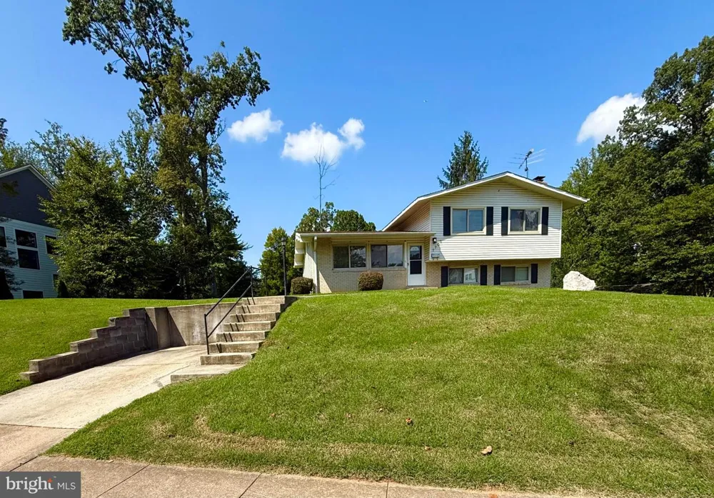 7700 GLENISTER DRIVE Springfield, VA 22152