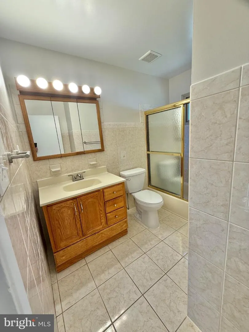 7700 GLENISTER DRIVE Springfield, VA 22152
