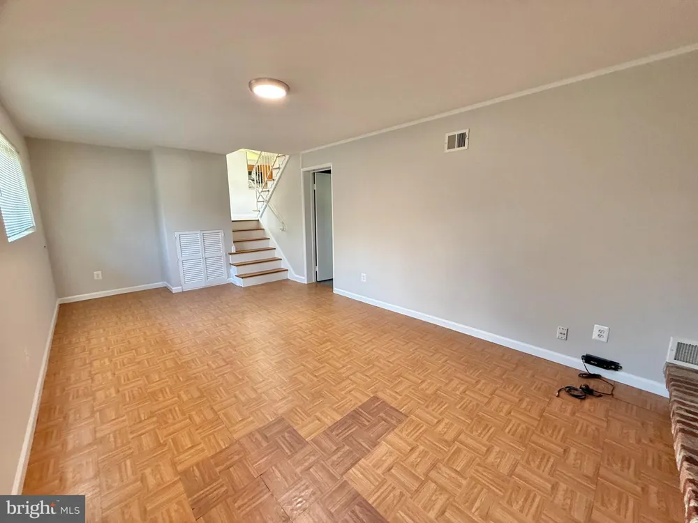 7700 GLENISTER DRIVE Springfield, VA 22152