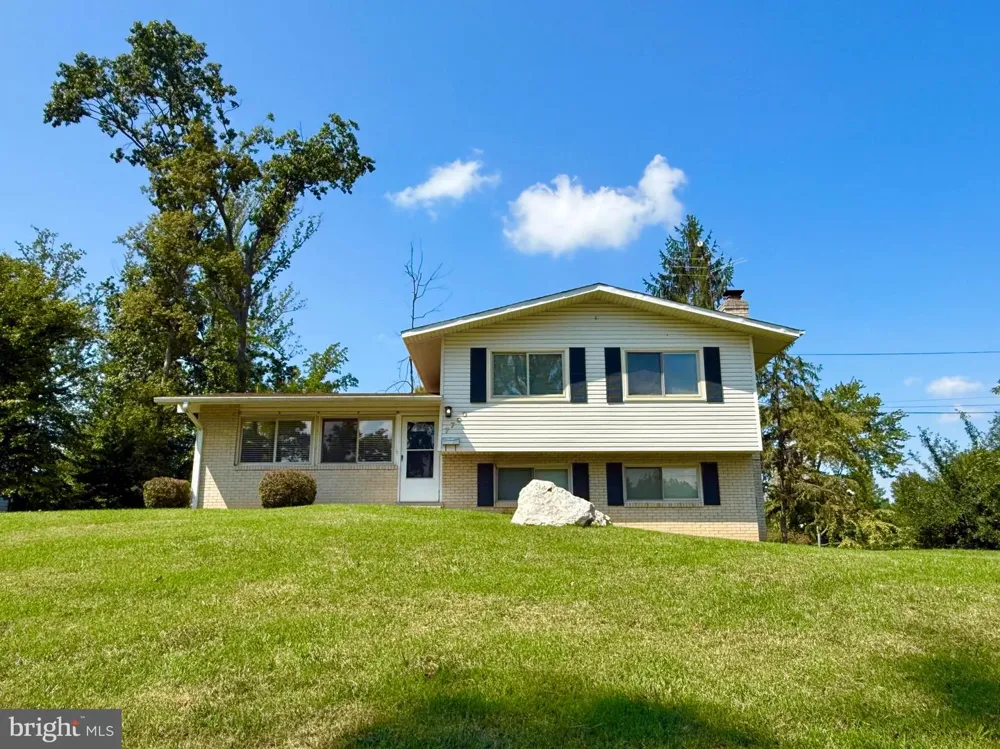 7700 GLENISTER DRIVE Springfield, VA 22152