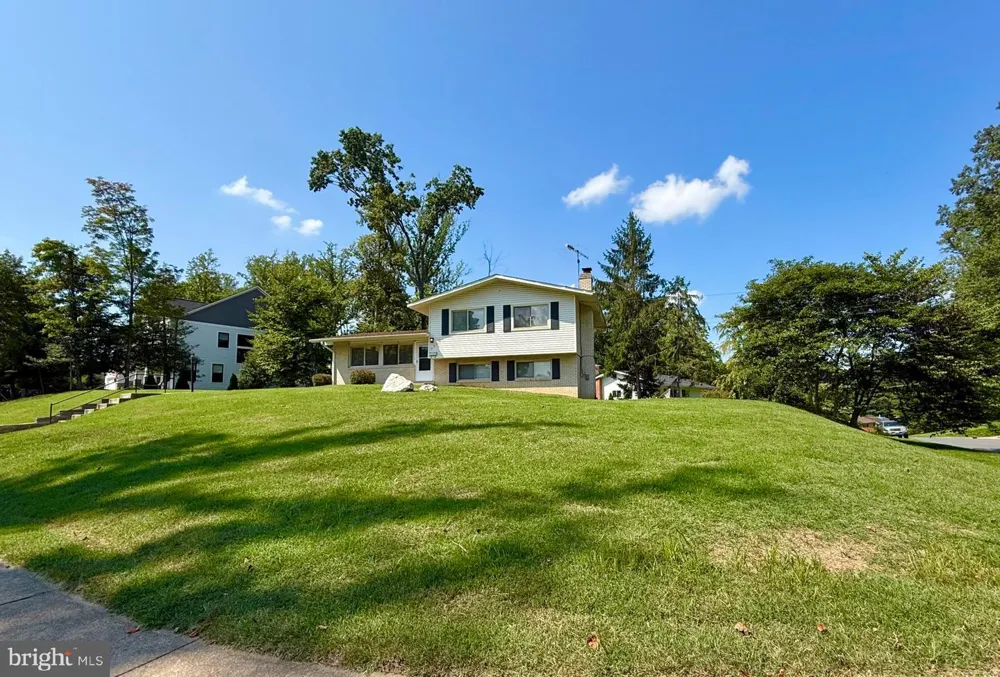 7700 GLENISTER DRIVE Springfield, VA 22152